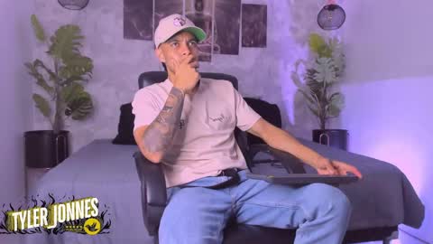 Snapshot of tyler_jonnes chatting on 17, 12, 2024 Tyler online show from 17, 12, 2024