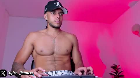 Snapshot of tyler_jonnes chatting on 29, 10, 2025 Tyler online show from 29, 10, 2025