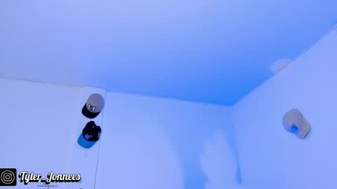 Snapshot of tyler_jonnes chatting on 22, 11, 2025 Tyler online show from 22, 11, 2025