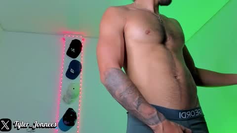 Snapshot of tyler_jonnes chatting on 16, 12, 2025 Tyler online show from 16, 12, 2025