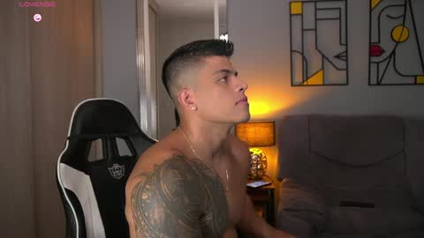 Snapshot of tyler_muscle chatting on 25, 4, 2026 David online show from 25, 4, 2026