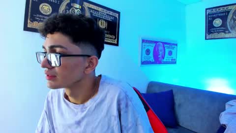 Snapshot of tylerwhiite_ chatting on 31, 12, 2024 online show from 31, 12, 2024