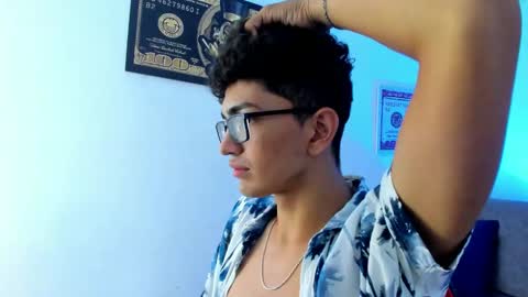 Snapshot of tylerwhiite_ chatting on 11, 1, 2025 online show from 11, 1, 2025