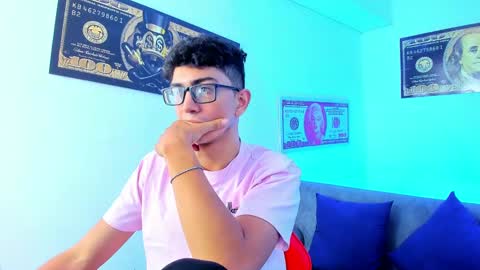 Snapshot of tylerwhiite_ chatting on 18, 1, 2025 online show from 18, 1, 2025