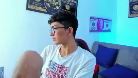 Snapshot of tylerwhiite_ chatting on 1, 2, 2025 online show from 1, 2, 2025