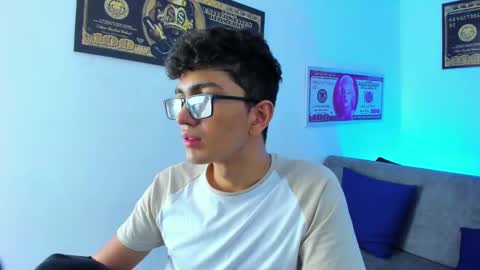 Snapshot of tylerwhiite_ chatting on 2, 2, 2025 online show from 2, 2, 2025