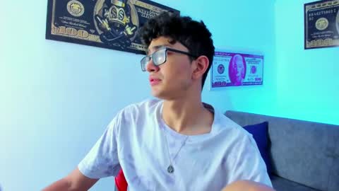Snapshot of tylerwhiite_ chatting on 4, 2, 2025 online show from 4, 2, 2025