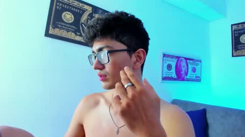 Snapshot of tylerwhiite_ chatting on 5, 2, 2025 online show from 5, 2, 2025