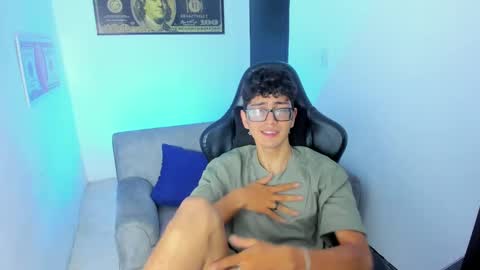 Snapshot of tylerwhiite_ chatting on 8, 2, 2025 online show from 8, 2, 2025