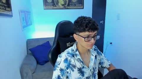 Snapshot of tylerwhiite_ chatting on 19, 2, 2025 online show from 19, 2, 2025