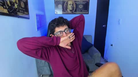 Snapshot of tylerwhiite_ chatting on 7, 3, 2025 online show from 7, 3, 2025