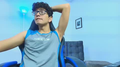 Snapshot of tylerwhiite_ chatting on 9, 9, 2025 online show from 9, 9, 2025