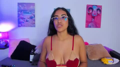 tyra   online show from 25, 11, 2025