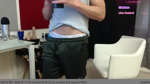 Snapshot of tyronemattias chatting on 4, 3, 2025 Tyrone Mattias online show from 4, 3, 2025