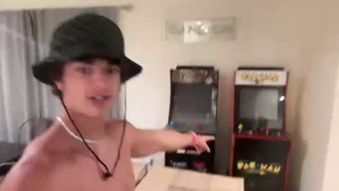 tyy0ung online show from 8, 8, 2026