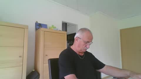 Snapshot of ulli44 chatting on 10, 5, 2026 Ulrich online show from 10, 5, 2026