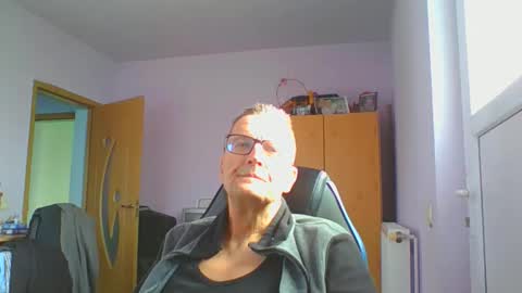 ulmeni4 online show from 5, 12, 2025