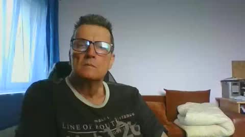 Snapshot of ulmeni4 chatting on 1, 6, 2026 ulmeni4 online show from 1, 6, 2026