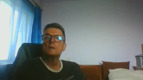 Snapshot of ulmeni4 chatting on 4, 6, 2026 ulmeni4 online show from 4, 6, 2026