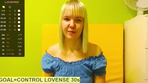 Snapshot of ultra_meow chatting on 18, 12, 2025 Roxy online show from 18, 12, 2025