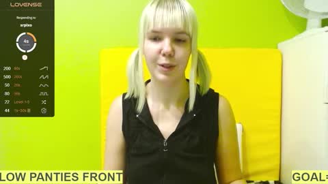 Snapshot of ultra_meow chatting on 19, 12, 2025 Roxy online show from 19, 12, 2025