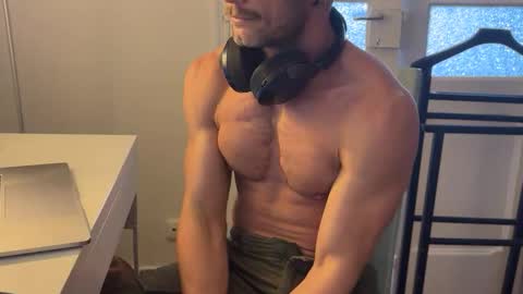 Um CM online show from 9, 4, 2026