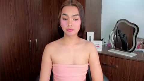 Snapshot of underrated_trans chatting on 21, 12, 2025 Lily online show from 21, 12, 2025