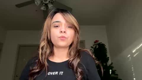 Snapshot of unii_ chatting on 17, 12, 2025 Uni online show from 17, 12, 2025