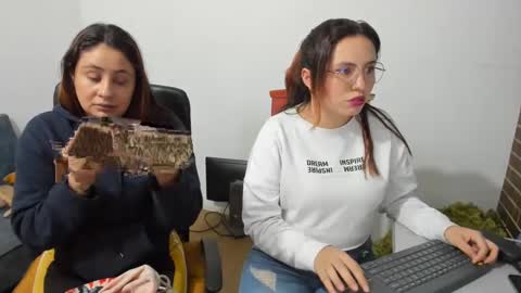 Kary and jhoa online show from 4, 3, 2025