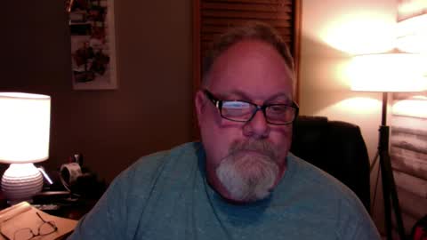 Snapshot of up2later chatting on 11, 12, 2024 up2later online show from 11, 12, 2024