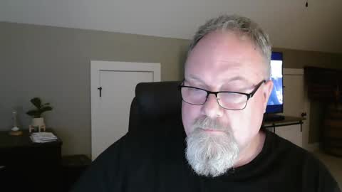 Snapshot of up2later chatting on 19, 1, 2025 up2later online show from 19, 1, 2025