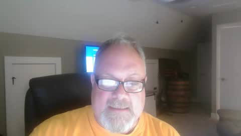Snapshot of up2later chatting on 9, 4, 2026 up2later online show from 9, 4, 2026