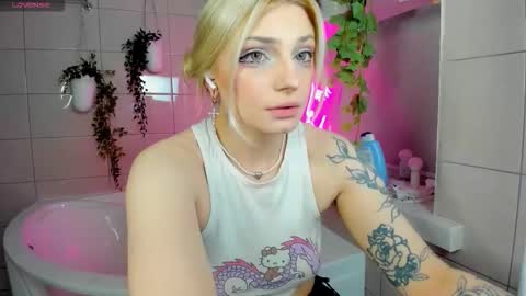 Cute Elf Girls online show from 15, 1, 2026