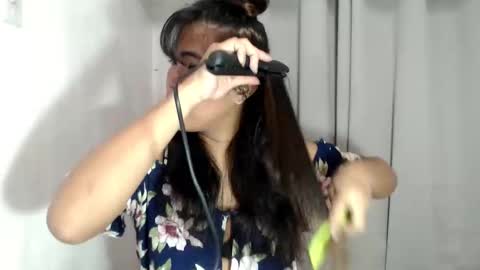 Snapshot of ur_krissyxxx chatting on 8, 4, 2026 kriss online show from 8, 4, 2026