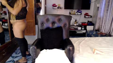 Snapshot of ur_majestyqueen_angelaxxx chatting on 9, 1, 2025 QUEEN ANGELA online show from 9, 1, 2025