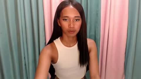 Snapshot of ur_sexyllie chatting on 28, 11, 2025 Ellie online show from 28, 11, 2025