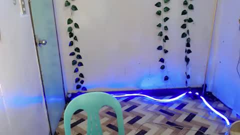 Snapshot of ur_ugly_princess chatting on 19, 12, 2025 chesca online show from 19, 12, 2025