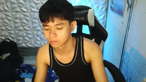 Snapshot of ur_younngtwinkxxx chatting on 5, 2, 2026 Ken online show from 5, 2, 2026