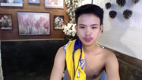 Snapshot of urasiancumboix2 chatting on 10, 10, 2025 urasiancumboix2 online show from 10, 10, 2025