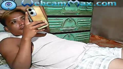 Snapshot of urasiandreamboyx chatting on 19, 12, 2025 John online show from 19, 12, 2025