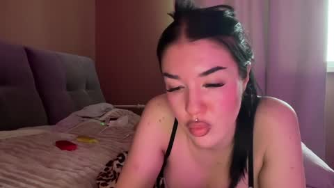 Snapshot of urdevilbaby chatting on 12, 1, 2025 Margo online show from 12, 1, 2025