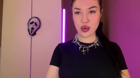 Snapshot of urdevilbaby chatting on 4, 11, 2025 Margo online show from 4, 11, 2025