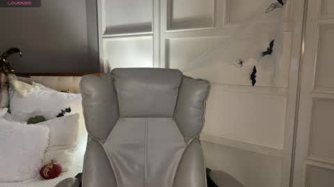 Snapshot of urlillshy chatting on 1, 11, 2025 Kristina online show from 1, 11, 2025