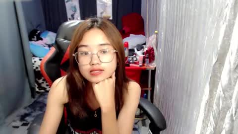 urlovelychinita online show from 12, 1, 2025