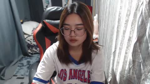 urlovelychinita online show from 1, 3, 2025