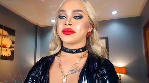 UrMajestyTyra online show from 17, 1, 2025