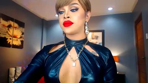 UrMajestyTyra online show from 24, 1, 2025