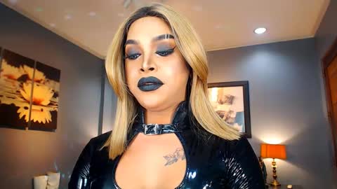 UrMajestyTyra online show from 11, 2, 2025