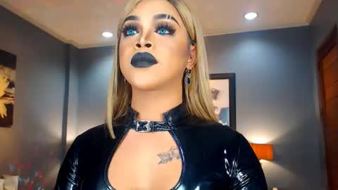 UrMajestyTyra online show from 19, 2, 2025