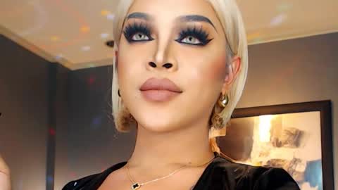 UrMajestyTyra online show from 29, 9, 2025